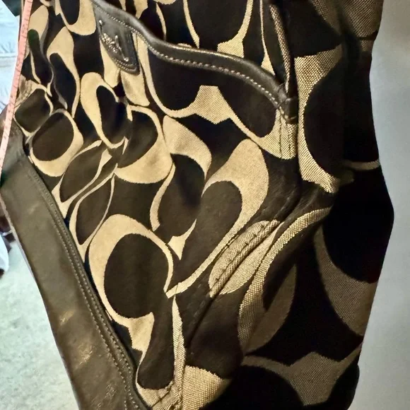 Coach Black and Cream Women's Shoulder Bag - Picture 3 of 16